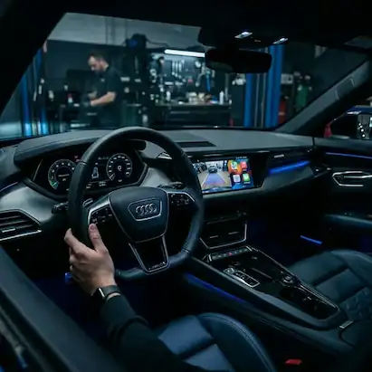 Combo Tecnología — Pantalla multimedia, cámara e interfaz de volante